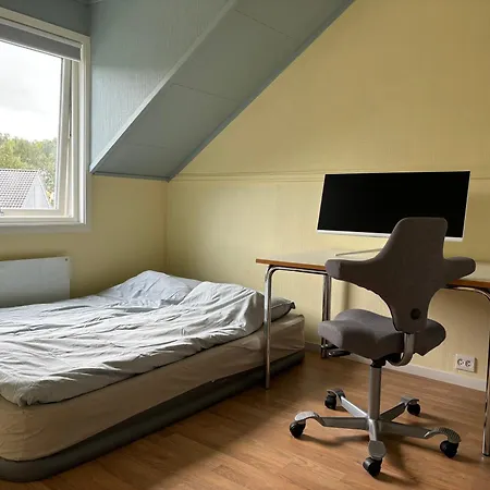 Quiet, Top-floor Panorama With Balcony Apartment *