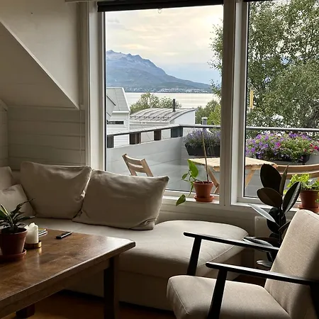 Apartment Quiet, Top-floor Panorama With Balcony *